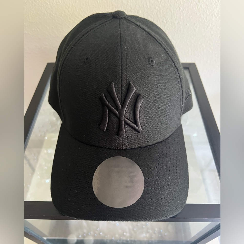 New York Yankees MLB Blackout 39THIRTY Noir Hat